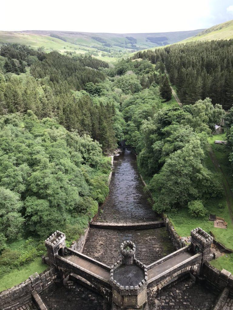 tom_elliott12's tweet photo. Managed to time that just about perfectly!!!! Holy moly the rain right now ๐ฃ๐ฃ๐ง๐ง๐ง๐ง @sebmarshall not quite as good as your but still stunning! #Yorkshire is the best. #Harrogate #walk #walking #sundaufunday #rain #boat #arc #noah #yorkshire https://t.co/M0DV4u5K7p