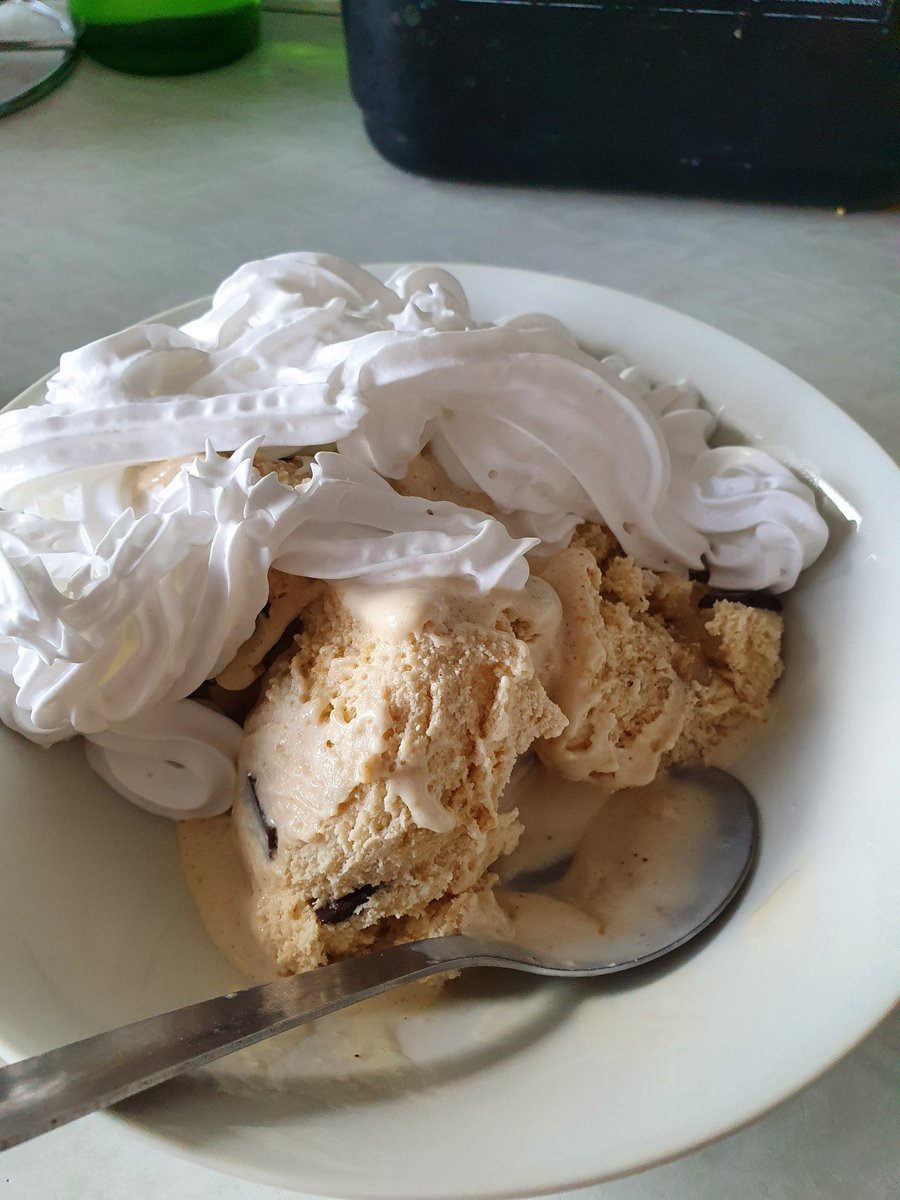 SmarrLes's tweet photo. So nice...sunday treat. With added squirty cream... @benandjerrys #vegan #naughtbutnice https://t.co/mvp1XinFiQ