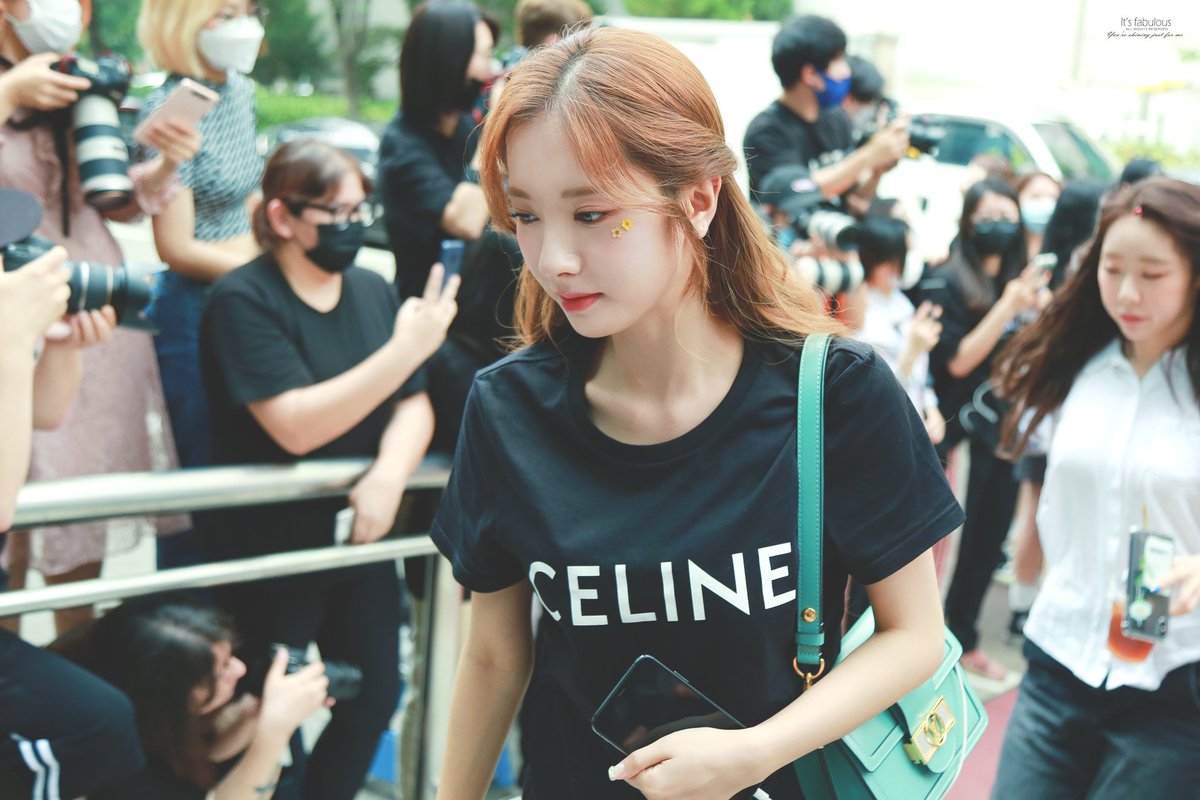 bona pics 🍒 tweet media