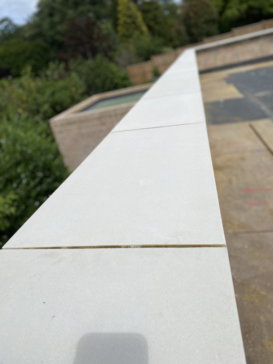 StoneworksL's tweet image. Esher-Great weekend for Londonstoneworks,50 copings on place.
Stone supplier Thoverton stone.