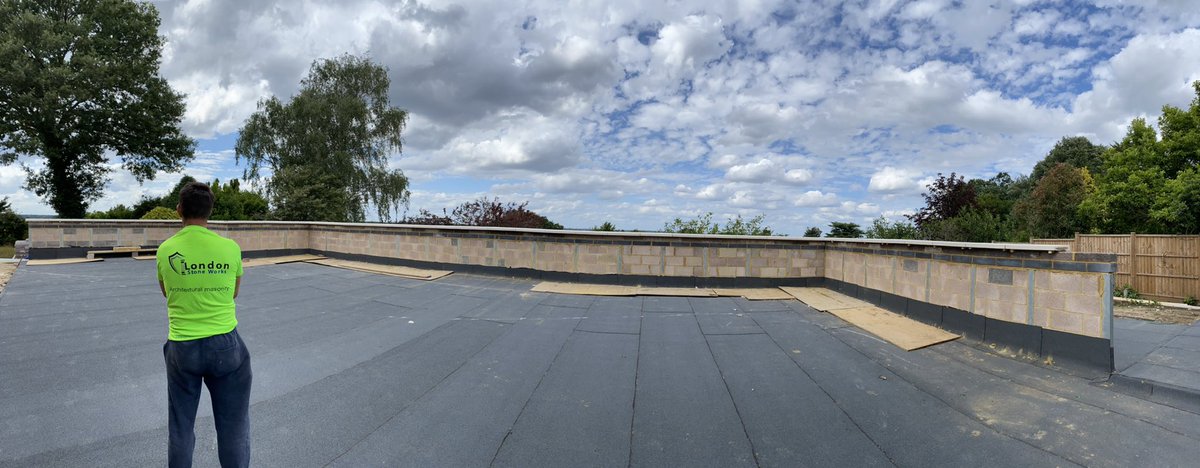 StoneworksL's tweet image. Esher-Great weekend for Londonstoneworks,50 copings on place.
Stone supplier Thoverton stone.