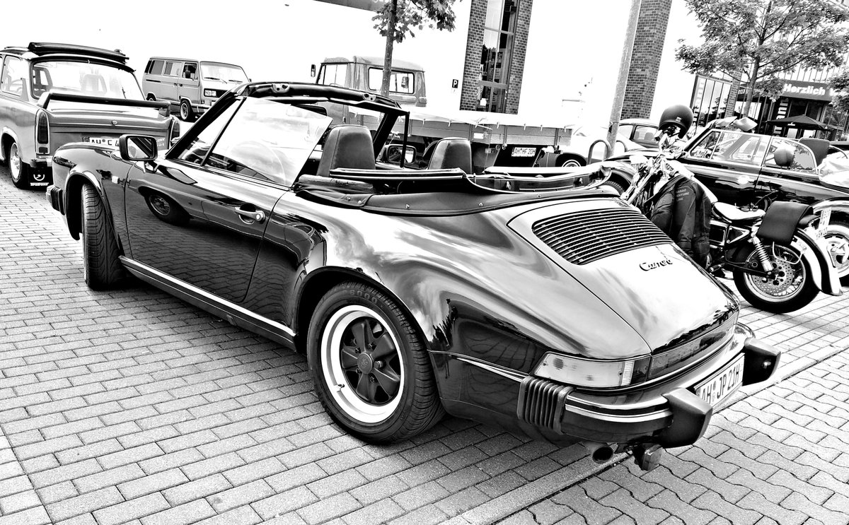 OnceBestBeloved's tweet photo. #Oldtimer Treffen in #Ahaus
#classiccars
#Altblech
#vintage
#westmünsterland https://t.co/WxVMN5jAoE