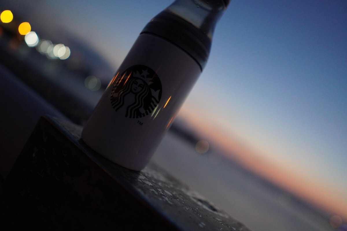 yoshiki_vlog's tweet photo. スタバのボトルを使ってのポートレート写真。まだまだ構図とかよくわかんない笑
#a6400 #動画編集 #beautiful #nofilter #nomodification #yoshiki_vlog #sigma16mmf14 #camera #写真好きな人と繋がりたいと繋がりたい #動画好きな人と繋がりたい #vlogge https://t.co/dOkcSHcrKG