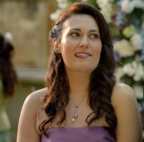 If Sherlock was ever going to be with a woman it would have to be Janine. She& #39;s one of the very few people that seemed to understand him, and he managed to tolerate her company. Would have loved to have seen her back as a friend in S4.