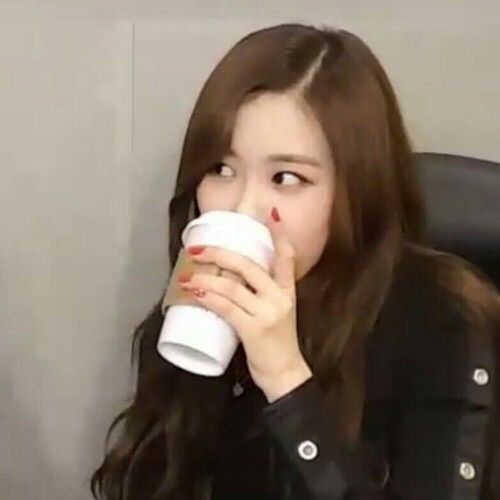 Rosé being the biggest meme material; a thread