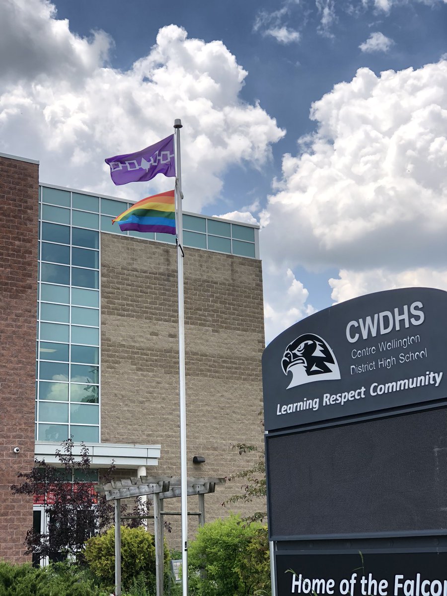 GlblCanuck's tweet photo. On #IndigenousPeoplesDay, #CWDHS is flying the #SixNations flag, the Hiawatha Wampum Belt. We are on the Haldimand Tract - 6 miles deep either side of the Grand River. We are thankful that the people of @SixNationsGR share their land with us.
@cwprincipal @ugdsb @clclyne https://t.co/IRQacvDWOA