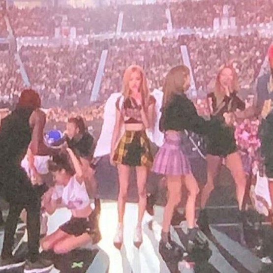 Rosé being the biggest meme material; a thread