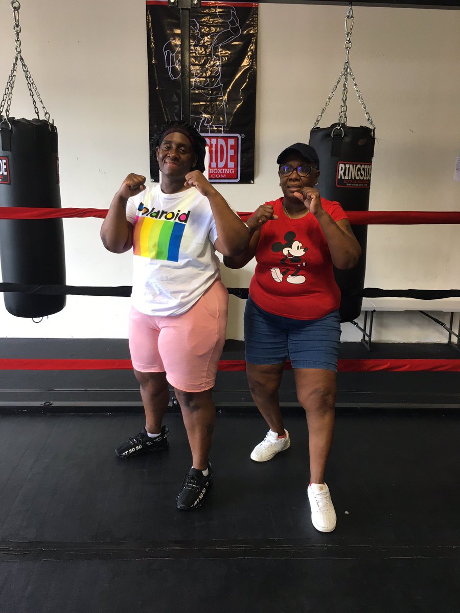 boxing_mo's tweet photo. It’s never easy but it’s definitely worth it! Girl Power! #mobetterboxing #girlsboxtoo #hitlikeagirl #boxingandfitness #boxingworkout https://t.co/x1SBsT5HV7