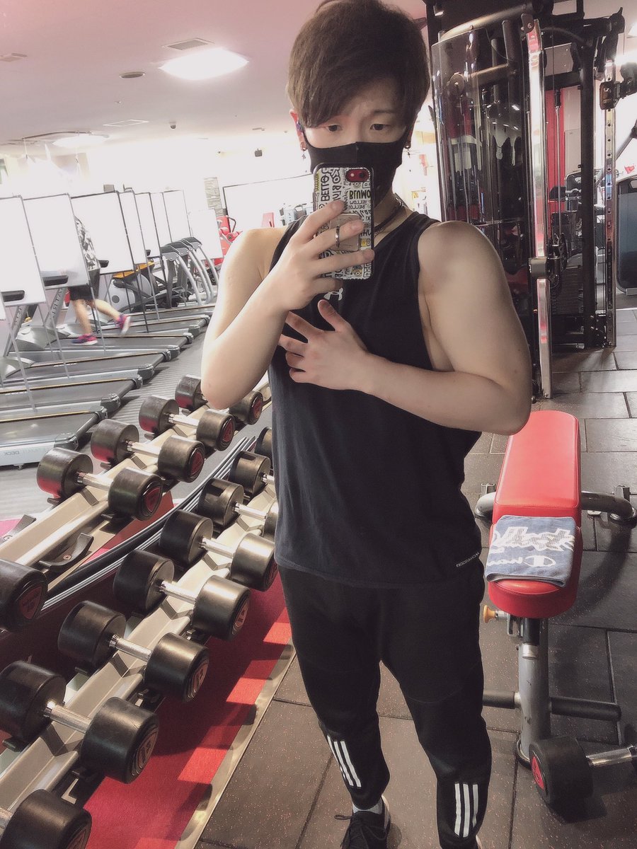gorigoriyanyan's tweet photo. 仕事後の筋トレはやっぱり効く

約2ヶ月もの自粛期間を経て6月に入っても毎日継続

日々の無駄な時間を減らしてトレーニングに費やす
この生活リズムも継続

全ては継続してこそ成果となる
最高のパフォーマンスを発揮するために https://t.co/Cm0kNP9JmD