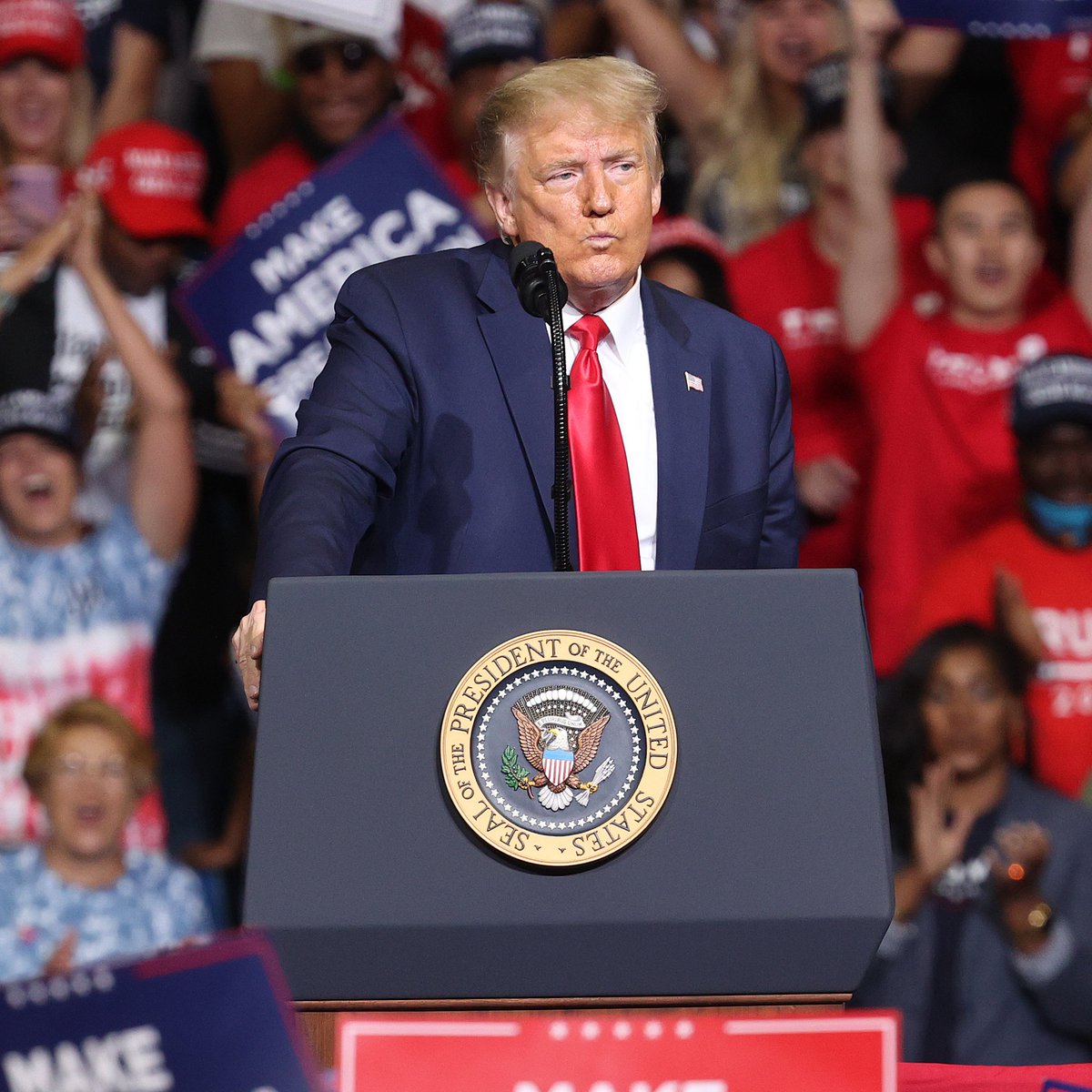 Complex's tweet photo. Trump’s Tulsa rally had under 6,200 attendees, far less than the 19,200 capacity at BOK Center, despite expectations of a full crowd. 

More: https://t.co/nx8DiVctOx https://t.co/A80n3AtVV8