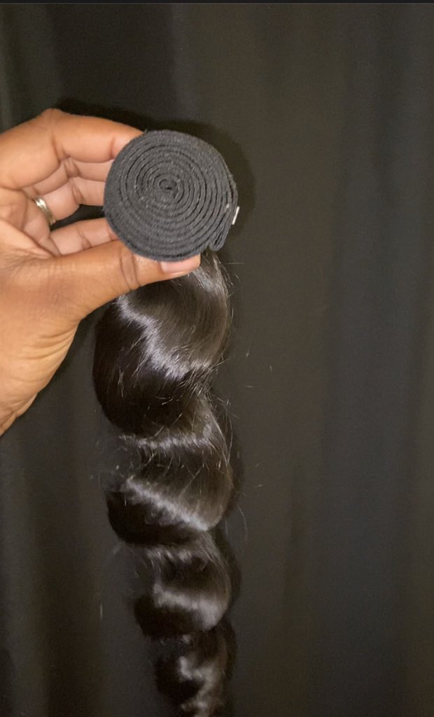 9A Brazilian Hair Bundles 
100g per bundle 
100% Real Human Hair 
Double weft bundles 
12-30” provided 
Loose wave Bundles
Loose wave closure
#BundlesForSale #BrazilianBundles #9ABundles #100%VirginHumanHair #KwēnCosmetix