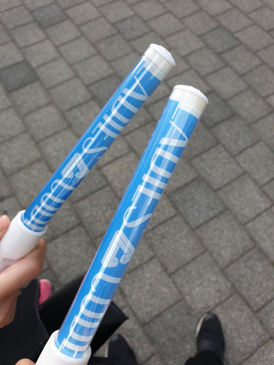 For LC’s Feedback comeback in early 2019 Polaris actually gave out lightsticks to fans who were attending music shows. Fans were very happy until they actually saw those lightsticks because considering these were somewhat official they were a complete joke.