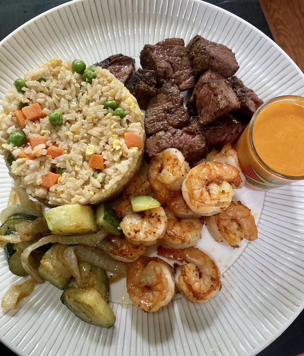 LoveTatianaO's tweet image. Yum Yum sauce in the shot glass 😭 #classytouch