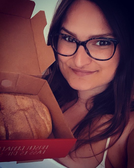 Henkersmahlzeit 😅 ab morgen gibt es 4 Wochen keine S&uuml;&szlig;igkeiten mehr, ob ich das wohl schaffe 🙈 . #bodytransformation<a href="/tag/hometown"class="tags"><span>#hometown</span></a><a href="/tag/holly"class="tags"><span>#holly</span></a><a href="/tag/bodytransformation"class="tags"><span>#bodytransformation</span></a><a href="/tag/yummi"class="tags"><span>#yummi</span></a><a href="/tag/germangirl"class="tags"><span>#germangirl</span></a>