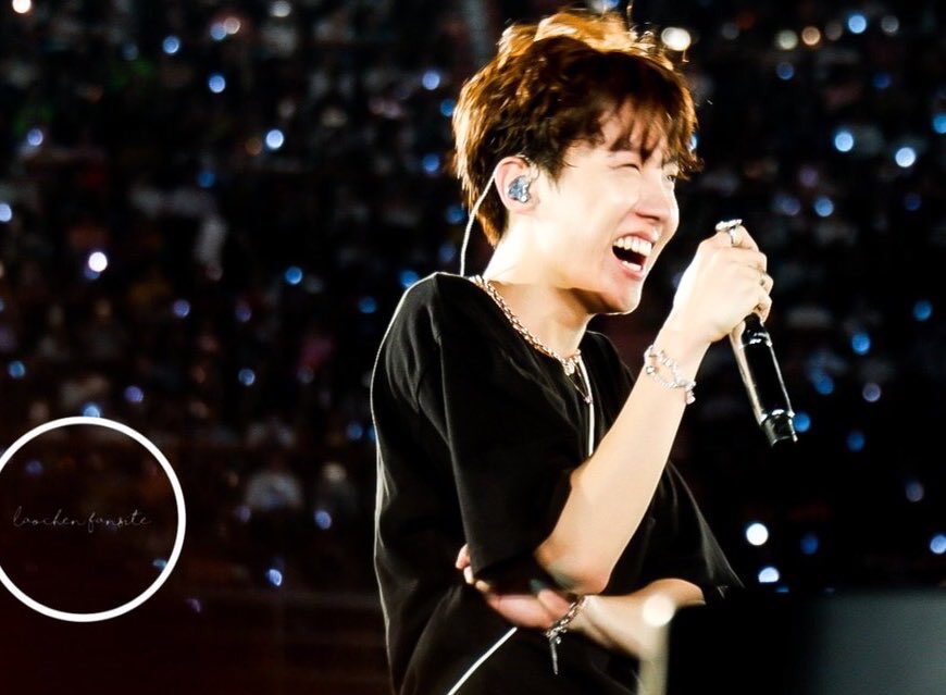 demseokdimple's tweet photo. A happy Hobi sequence is the best kind of sequence. 🌌 https://t.co/T5MlaYxTef
