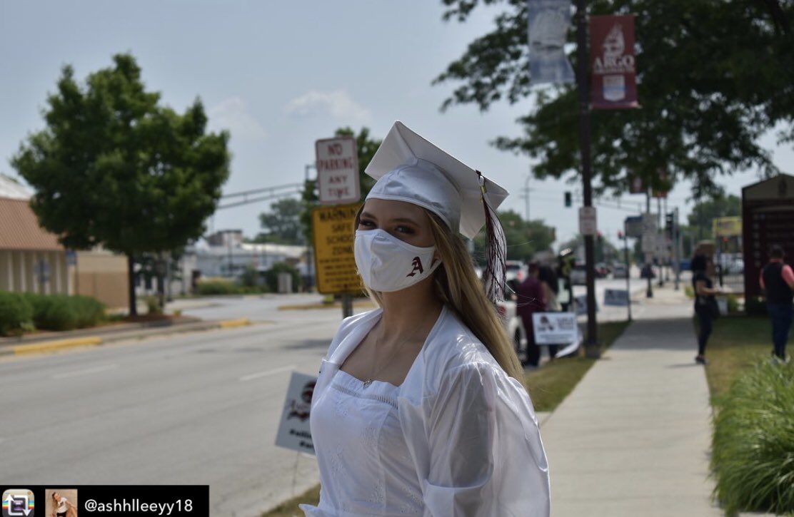 argohs217's tweet photo. IG ashhlleeyy18 - Iโll only miss a few of you ๐ #imout #graduation #loveyall #argocommunityhighschool #peaceoutโ#argoseniors2020 https://t.co/BKvTpNpprX