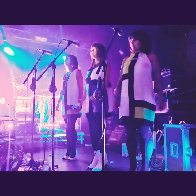 PineyGir's tweet photo. Tonight us #roxys would have taken to the stage with @themightyi @kenwood_house_hampstead_heath but ya know, shizz happens 🦠 #imissgigs #roxyroxyroxy #noelgallagher #noelgallaghershighflyingbirds #summeriscancelled 💔 #mycorona #singingforyou 🎤🎤🎤 … https://t.co/TItmp1fXlK https://t.co/3SdMYaUAb4