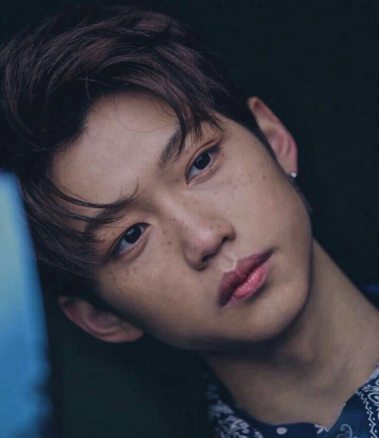 A thread of Felix beautiful freckles