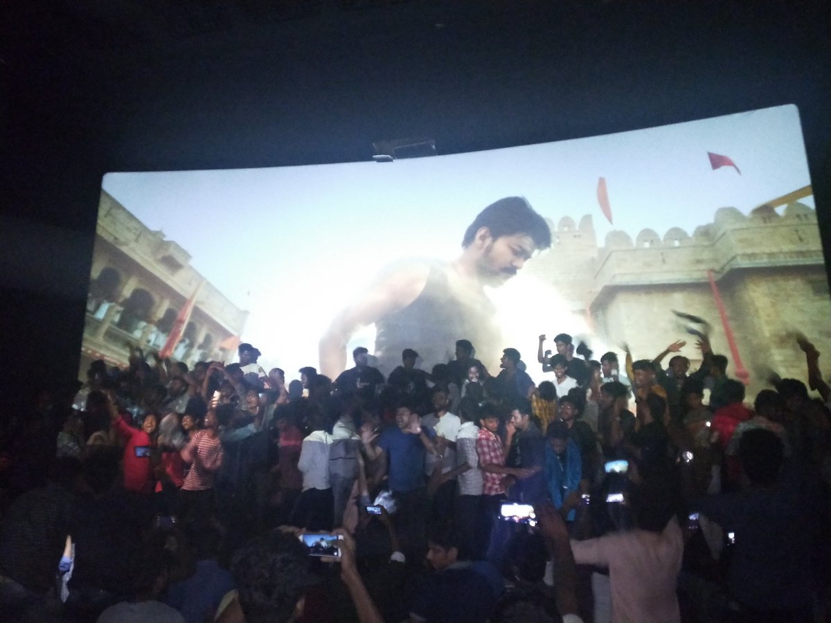 Hari__Tweets's tweet photo. In parallel world !
If everything was normal here this would be the situation today. #BdayShow
Badly missing :-(
Let's wait for the #Master to arrive in style.🔥
P.S: @RohiniSilverScr last yr #Mersal show
#HBDTHALAPATHYVijay :-) https://t.co/BPw2UFLe2b