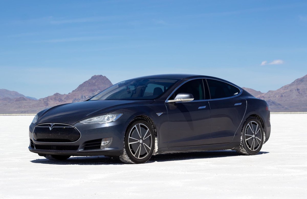 ItsKimJava's tweet photo. Those rare #ModelS aero wheels looking mighty fine on the Bonneville Salt Flats this AM. via Brandon Flasch
#Tesla #Model3 #ModelY #ModelS #ModelX #LikeTesla https://t.co/x5Gqsl1YHp
