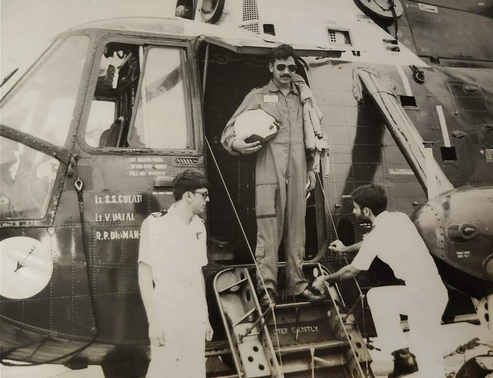 Arati1411's tweet photo. From the Sea King to a 4yr old's cycle, my Papa was equally comfortable with both!
Happy Father's Day 😊
If you are lucky enough to have both your parents with you, count your blessings and hold them tight.
#fathersday2020
#NavalPilot https://t.co/1VxBtE1PKZ