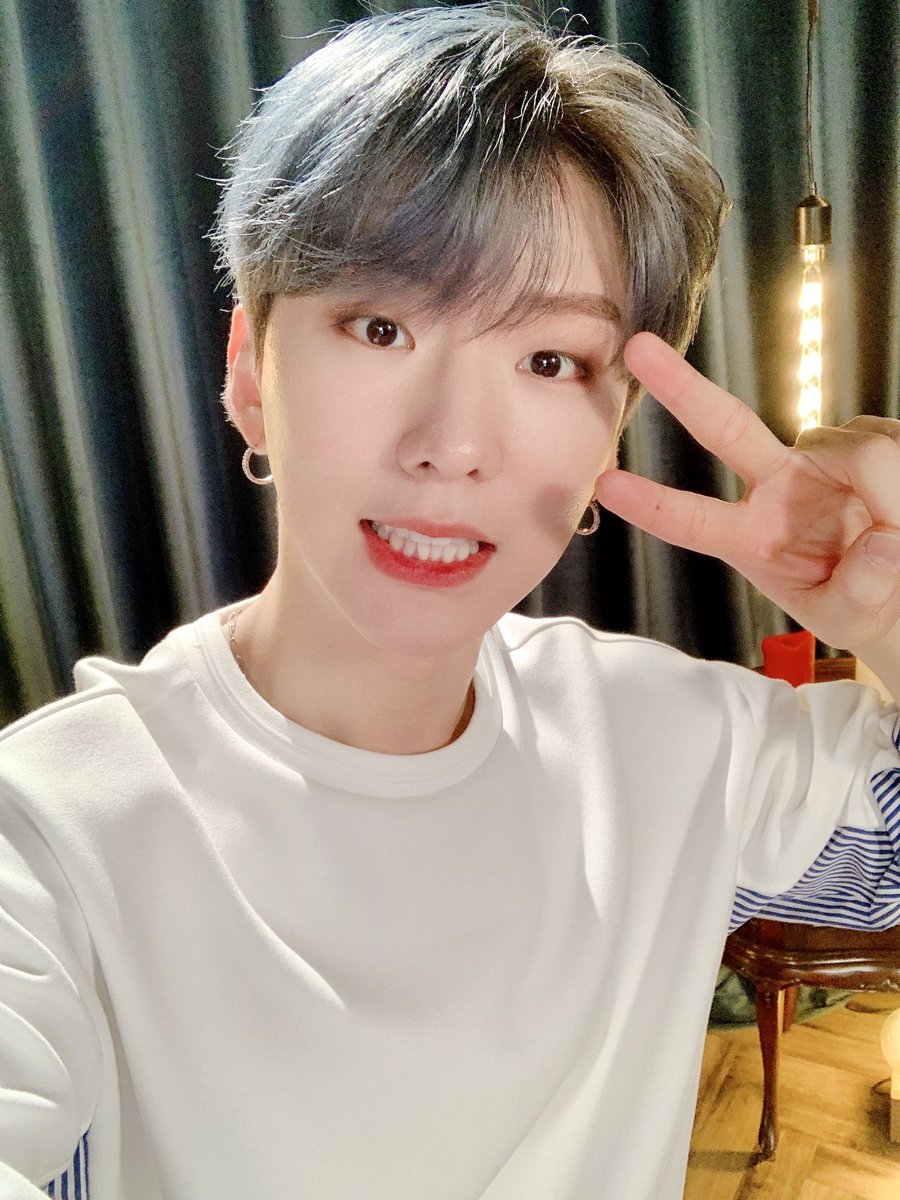 [#기현] 몬베베!!!! 민희랑 같이한 별보러가자 어땠어요????!!!! 준비하면서 재밌었던 만큼 아직 무대 못 본 몬베베가 있다면 꼭 들어주세요!! 늦었는데 잘자요!!! #KCON