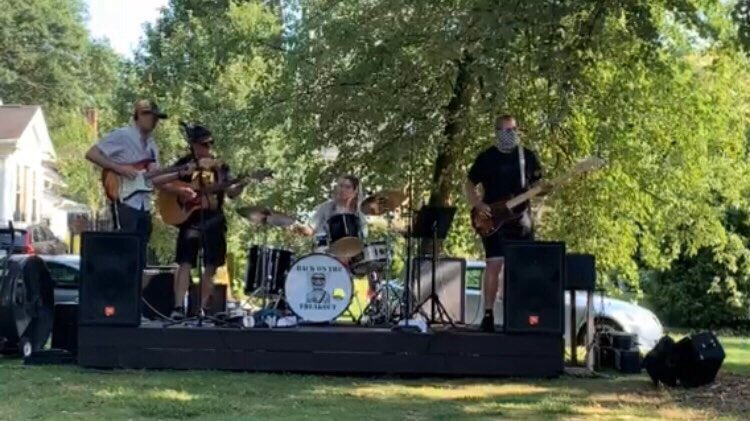 BackOnTheFreakout tweet media