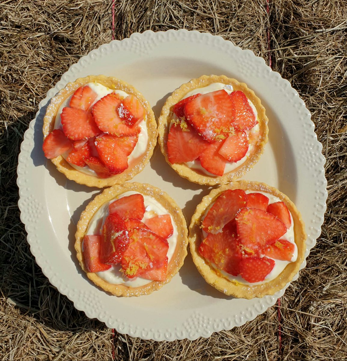 LlanfairPlas's tweet photo. When you #growyourown #strawberries you can also do this #mefus #strawberry #anglesey #plasllanfair #angleseycoastalpath #cake #gateau #tart #tarte #angleseyhour #cacen #pastel #fresa #fraise #angleseyhour #ynysmon #ynysmôn #garden #summer #fruit #summerfruits #angleseylife https://t.co/CeSrZgASTf