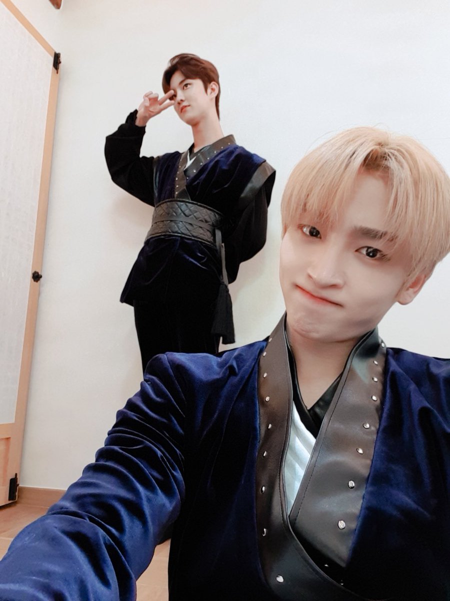 [상연] 몰래 같이찍기찍었는지 아무도 모르고 있다는게 포인트 #학년인실패ㅠ