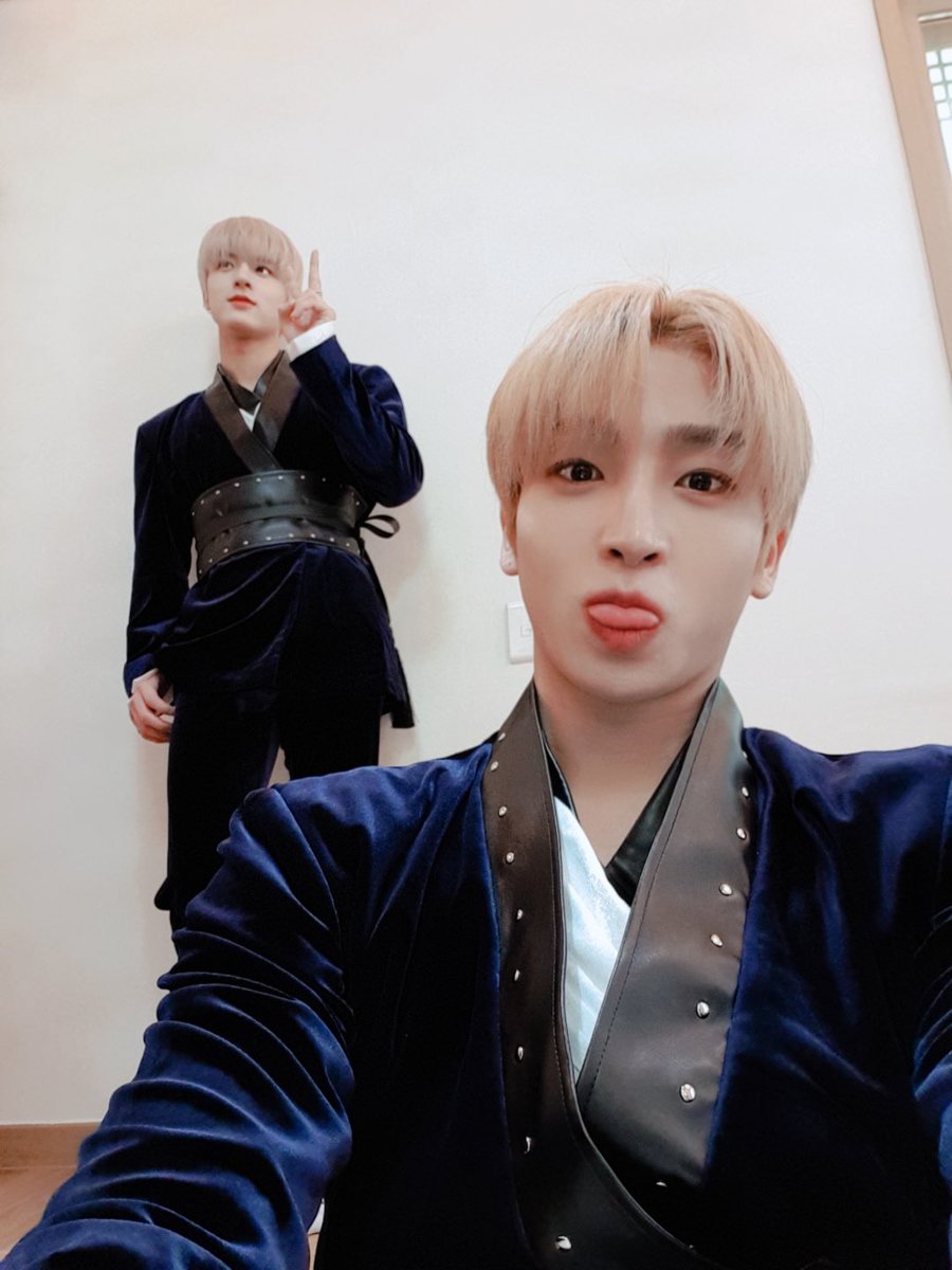 [상연] 몰래 같이찍기찍었는지 아무도 모르고 있다는게 포인트 #학년인실패ㅠ