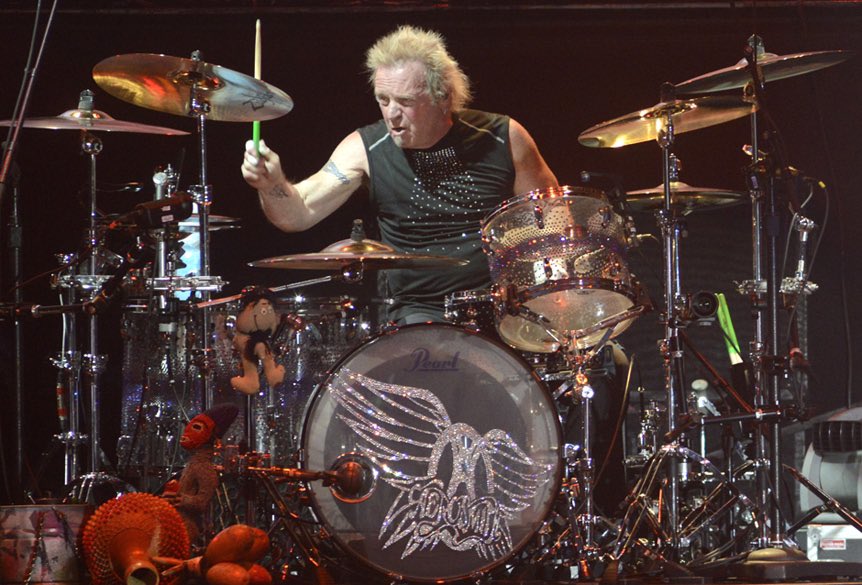 And a very happy birthday to the one & only Joey Kramer!!! 