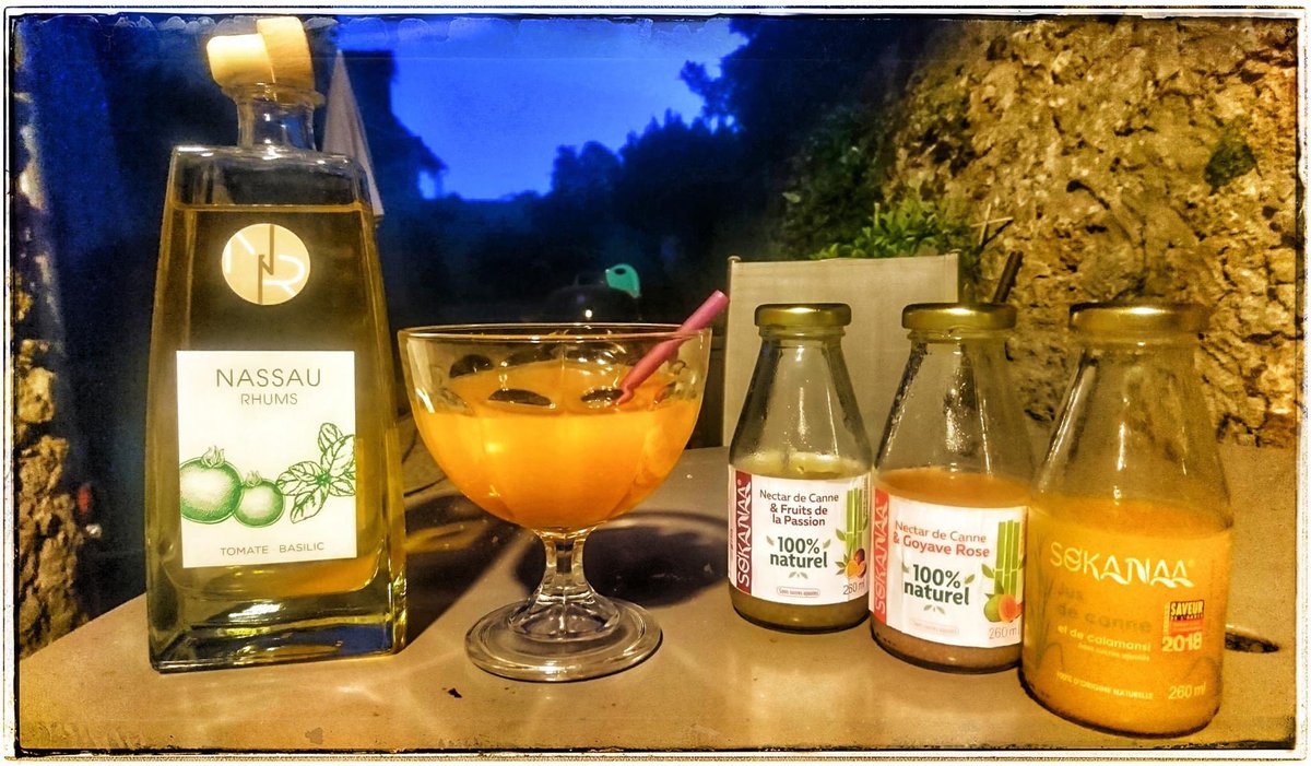 Sokanaa_France's tweet photo. Apéro les gars !
Laissez-vous séduire par un mix SO’KANAA®️ et @NassauRhums ! 
À boire bien frais !
Savourez le voyage avec #Sokanaa ! ✈️🍹😎
#JusDeCanne #PurJus #JusNaturel #JusLocal #BoissonNaturelle #NassauRhums https://t.co/G9Fd28EWlF