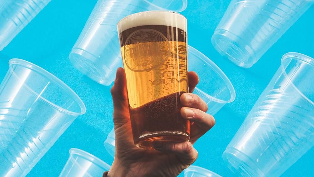 plasticsoupfoun's tweet photo. Two UK-based organisations have started a campaign called #PlasticFreePints to deal with the “massive problem of post-lockdown litter.” Aim is to encourage people to bring their own drinking vessels instead of relying on #singleuseplastic
Will you join? https://t.co/3UDatkwOn0 https://t.co/swANbjIBK8