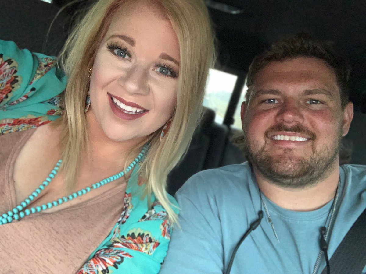 haleyhouse44's tweet photo. Happy Fathers Day to this hunk 😍 we love you baby!! 💙💕 https://t.co/rNOgCa50L5