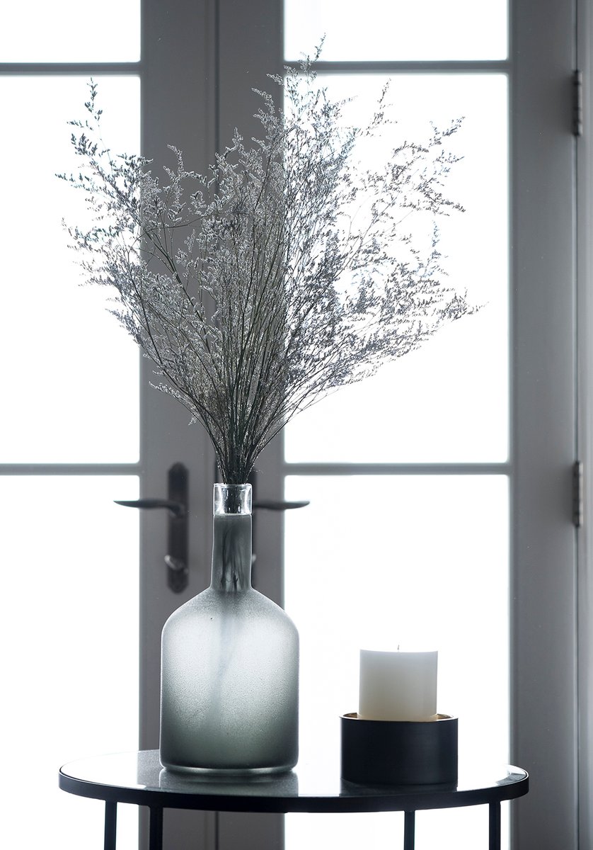 lauramstein's tweet photo. I've been known to layer on the accessories, but lately I'm more about simplicity. You don't need much as long as you have the right balance of scale, texture, contrast and light. Design: @laurasteininteriors
#laurasteininteriors #torontodesigner #torontointeriors #torontolife https://t.co/6OsLmfcUyf