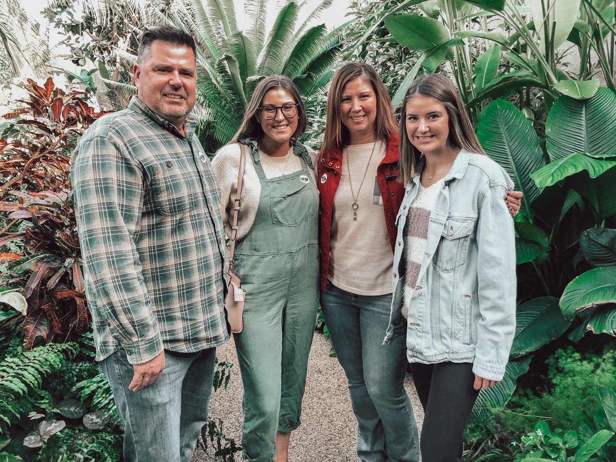 DeboldLily's tweet photo. Happy Father’s Day @bdebold !! I love you so much and couldn’t ask for a better dad. Thank you for raising me to be the best that I can and for always being there for me. I love you🖤 https://t.co/lExT6VvXUz
