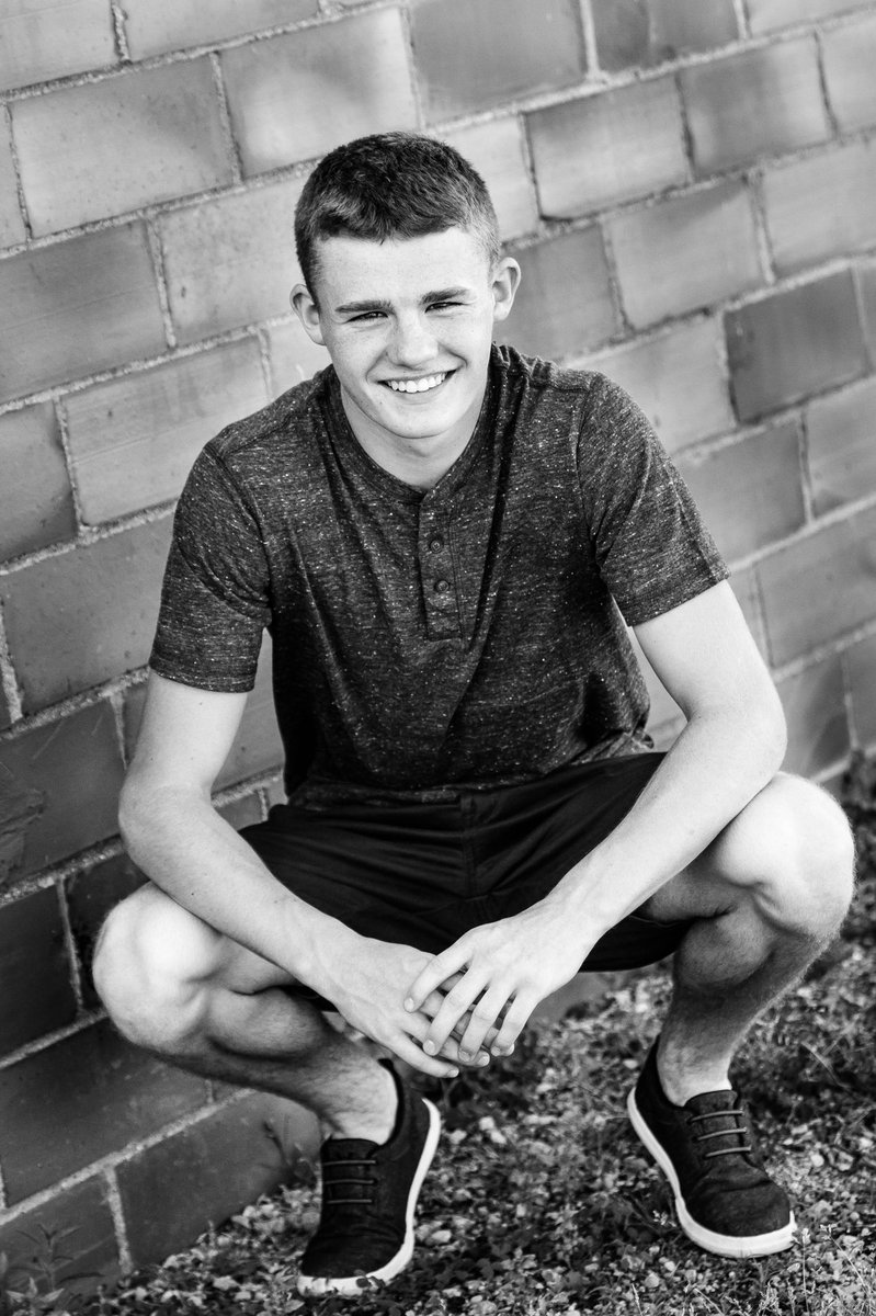 loge_jon's tweet photo. @MalindaLoge @JacksonLoge Happy Birthday and Congrats Graduate @JacksonLoge  👨🏼‍🎓🖤🦁💛#OnlyTheBeginning https://t.co/WXzGxUgUmR