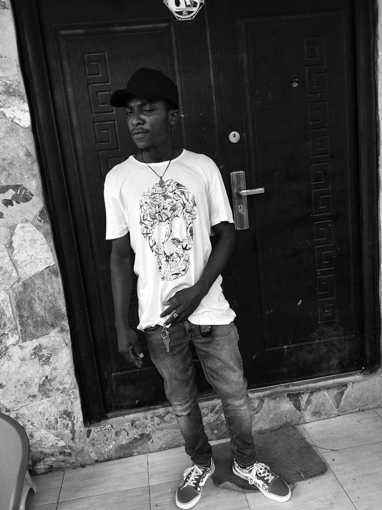 stickmanghana's tweet photo. Greyscale! Anaaa Mose Black &amp; White. Lol 
#BadManThing 
#TMMGVIBE https://t.co/nYdPyimyNS