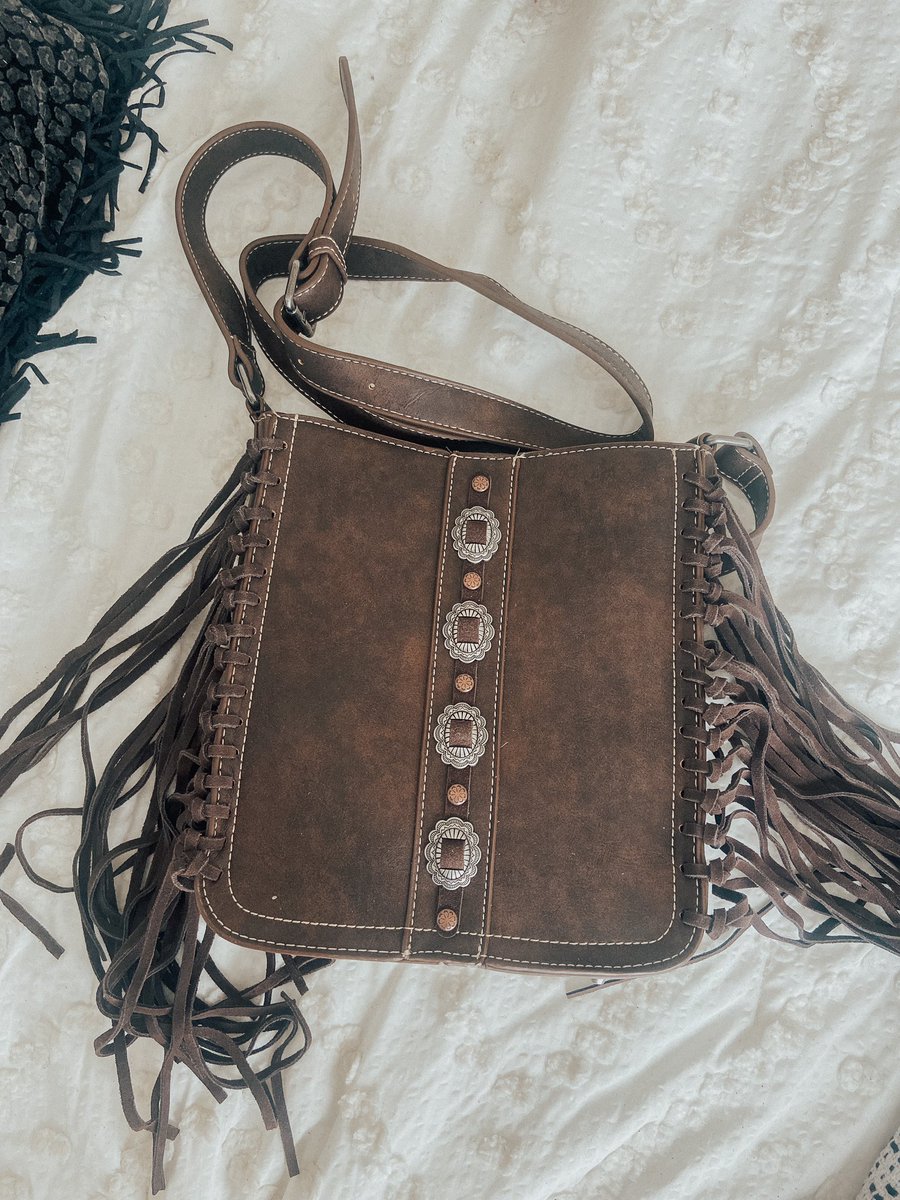 CompanyCroft's tweet photo. Isn’t this bag GORGEOUS 😍😍 Go shop it now on our website! https://t.co/LSsQYyLgDR https://t.co/TFxA793R2v
