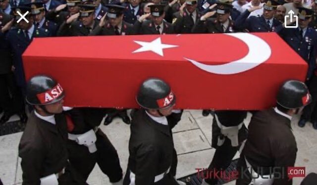 eyuperkurt's tweet photo. ��oğu evladını terk etti Vatan için Çoğu hazır terk etmek için #BabalarGünü’nün anlamı bu ,benim için Tüm #Şehitlerimize ve #Şehadet yolunda olan Kahramanlara Selam Olsun https://t.co/F1khfRsSaf