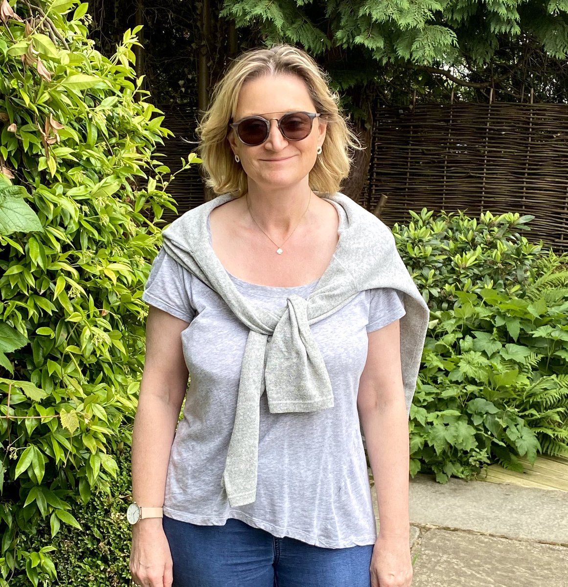 barnes_johnson's tweet photo. It’s #shadesformigraine day with @ojohistory - caring for those with #migraine challenging @TeachMissMatt @LoveInYourTummy to carry on the thread! https://t.co/vwUNRd43qF