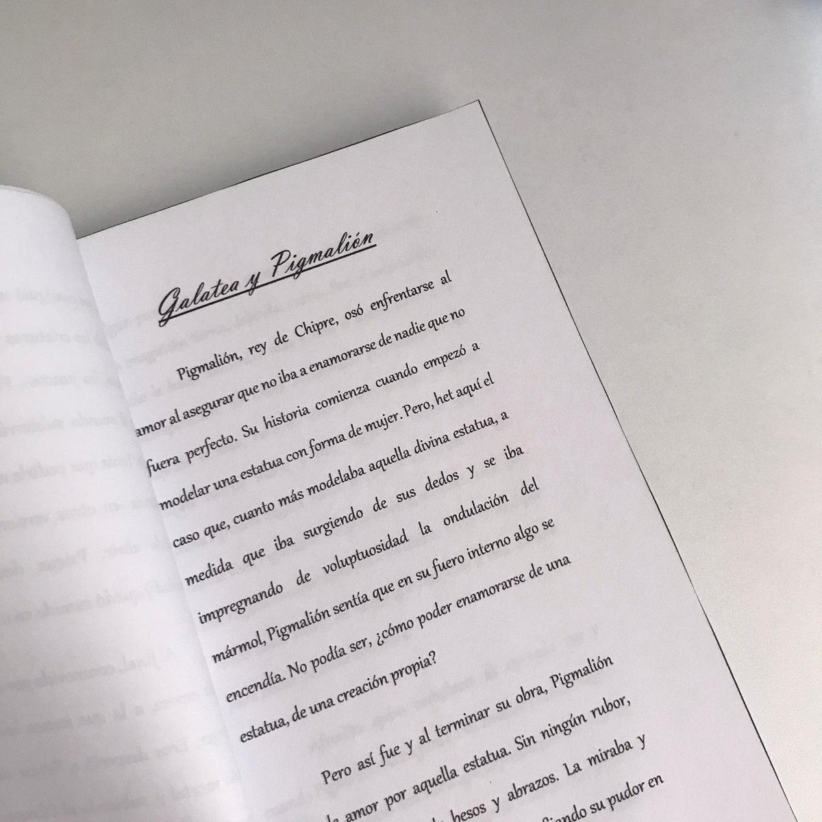 athenxastc's tweet photo. Chicxs hago estos libritos de mitología para poder pagarme la matrícula de la universidad. Son dos libritos por 5€ y puedes elegir la mitología qué quieras (griega, romana, egipcia, nórdica, celta, inca, etc) (-) https://t.co/N5vaPz5rc7