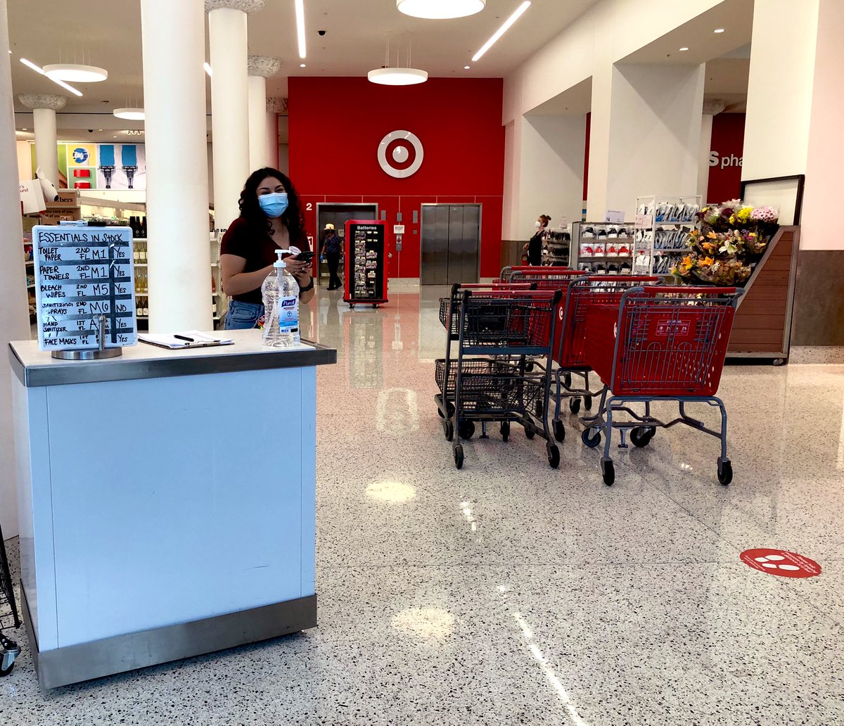 Cyn_4Target's tweet photo. GA Evelyn bringing our Guest J O Y from the very moment they walk in ☺️ https://t.co/PWCWzN0ajP