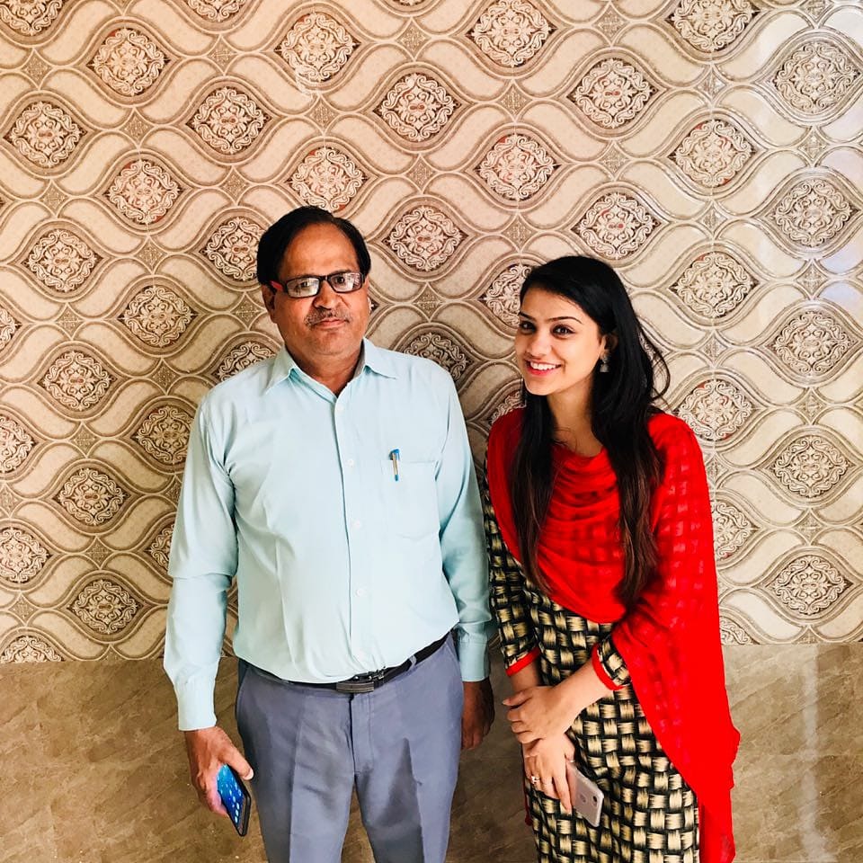 Magic_Mansi's tweet photo. ❤️🤗
Love you 😘😘♥️ 💕
ख्वाहिशें बहुत रही होंगी उनकी बस हम कभी देख नहीं पाए, इच्छाएं हमारी पूरी होती रही और वह यह सोचते रहे कि हम कैसे मुस्कुराए, ऐसा करने वाले कोई और नहीं सिर्फ मां बाप होते हैं, कितनी भी मंदिर मस्जिद चले जाओ पर भगवान के असली दर्शन तो उनमें होते हैं।-मानसी शर्मा https://t.co/DfwipPqauf