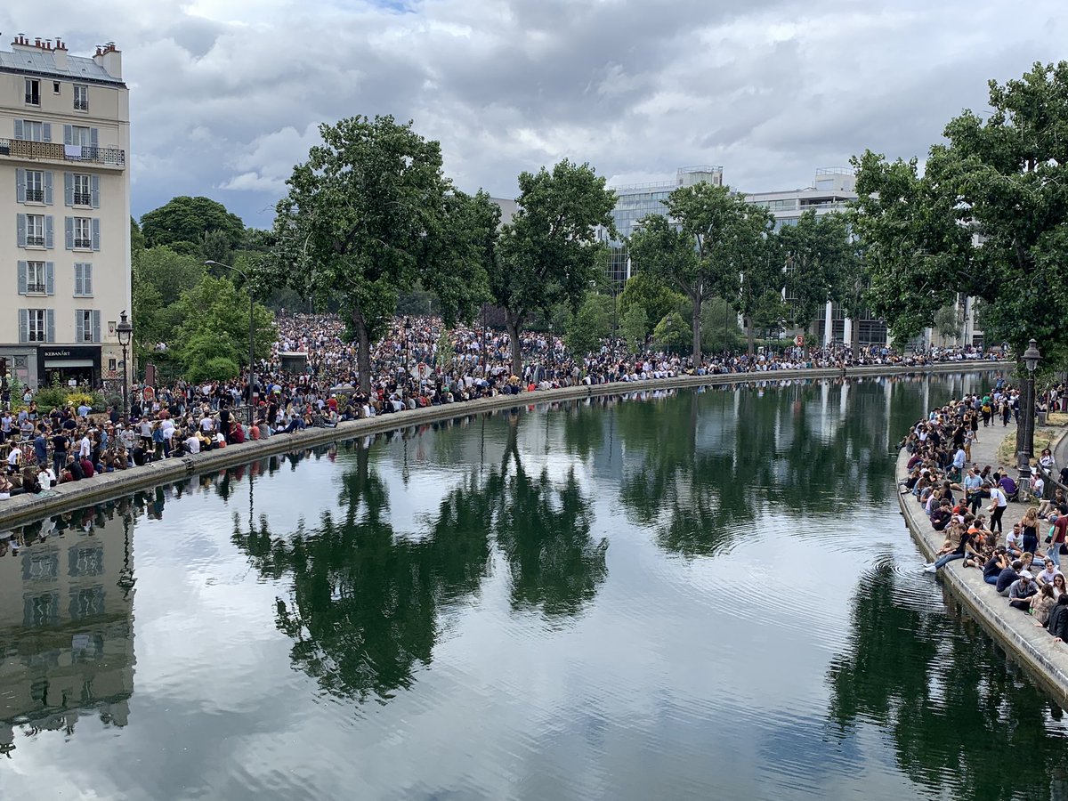 antoinellorca's tweet photo. Gestes barrières et distanciation physique de qualité sur le Quai de Valmy et au Parc Villemin
#FeteDeLaMusique2020 https://t.co/owfWcDiYfN