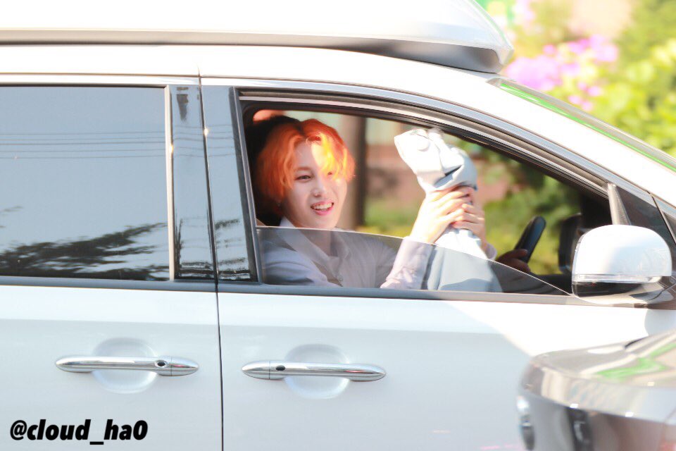 formseng_'s tweet image. 200621 하성운 SBS 인기가요 퇴근
성운 안에 하늘이들 있다.
아깽 하늘 자랑하는데요 너무 귀여워  ̵ ̀ ̗♡ ̖ ́ ̵
내 맘에 감동 오조오억 번 들이부었다 ⸝⸝ʚ̴̶̷̆ ̯ʚ̴̶̷̆⸝⸝ 
#하성운
#HASUNGWOON 
@gooreumseng
#TwilightZone