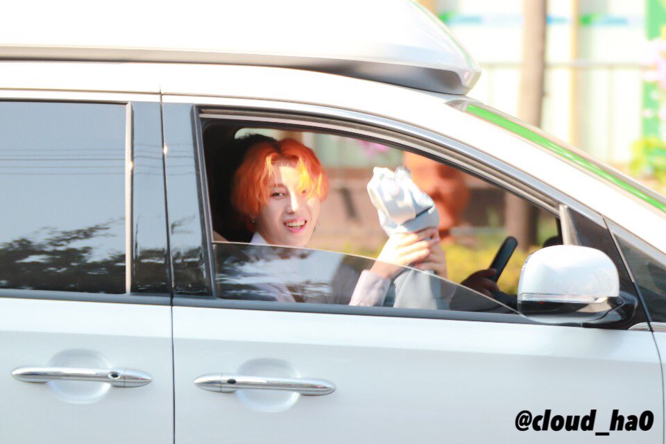 formseng_'s tweet image. 200621 하성운 SBS 인기가요 퇴근
성운 안에 하늘이들 있다.
아깽 하늘 자랑하는데요 너무 귀여워  ̵ ̀ ̗♡ ̖ ́ ̵
내 맘에 감동 오조오억 번 들이부었다 ⸝⸝ʚ̴̶̷̆ ̯ʚ̴̶̷̆⸝⸝ 
#하성운
#HASUNGWOON 
@gooreumseng
#TwilightZone