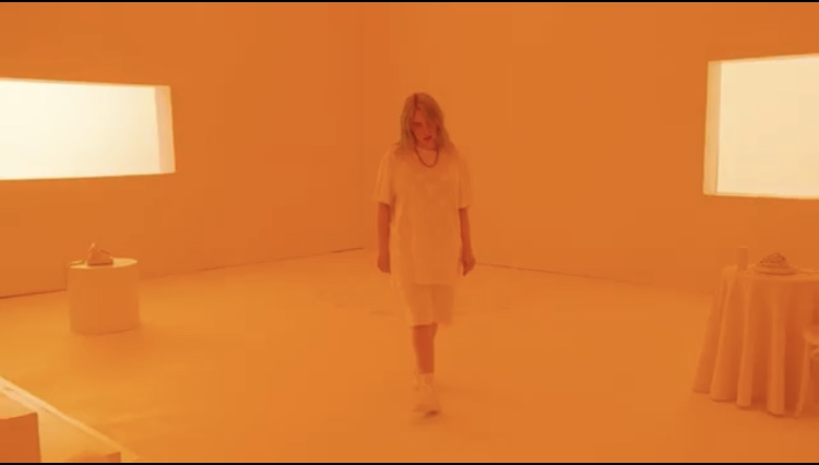 8f) It should be noted that in between the shots of the white room, there are flashes of other colors. I’ll get more into that when I get to her extensive monochrome outfits