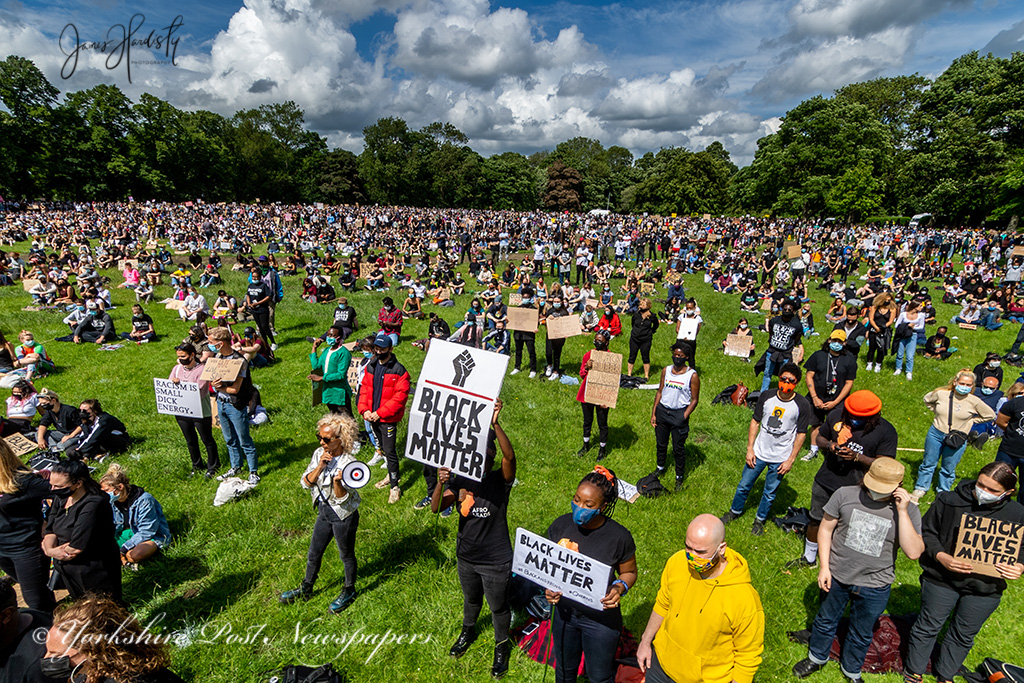 YPinPictures's tweet photo. Huge numbers gather for a #peaceful #protest in Hyde Park #Leeds showing support for #BLM @ukblm #blacklivesmatterleeds @yorkshirepost @LeedsNews #yplive #yeplive @MarisaCashill @IanDayPix @mikegauntdesign @LauraCollinsYPN #protesters #demonstrator #Equality @WestYorksPolice https://t.co/qoLxJQCwPk