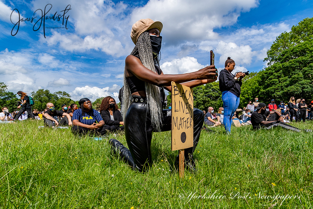 YPinPictures's tweet photo. Huge numbers gather for a #peaceful #protest in Hyde Park #Leeds showing support for #BLM @ukblm #blacklivesmatterleeds @yorkshirepost @LeedsNews #yplive #yeplive @MarisaCashill @IanDayPix @mikegauntdesign @LauraCollinsYPN #protesters #demonstrator #Equality @WestYorksPolice https://t.co/qoLxJQCwPk